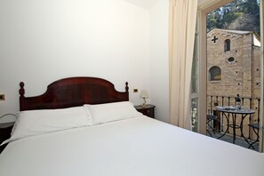 1 bedroom, iron/ironing board, WiFi, bed sheets - Lake View In The Heart Of Town (Bellagio)