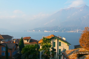View from property - Lake View In The Heart Of Town (Bellagio)