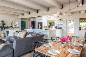 Dining - Carmel Modern Hacienda walking distance to town W / 3 Bedrooms and 3.5 Baths (Carmel-by-the-Sea)