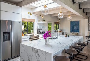 Fridge, microwave, oven, stovetop - Carmel Modern Hacienda walking distance to town W / 3 Bedrooms and 3.5 Baths (Carmel-by-the-Sea)