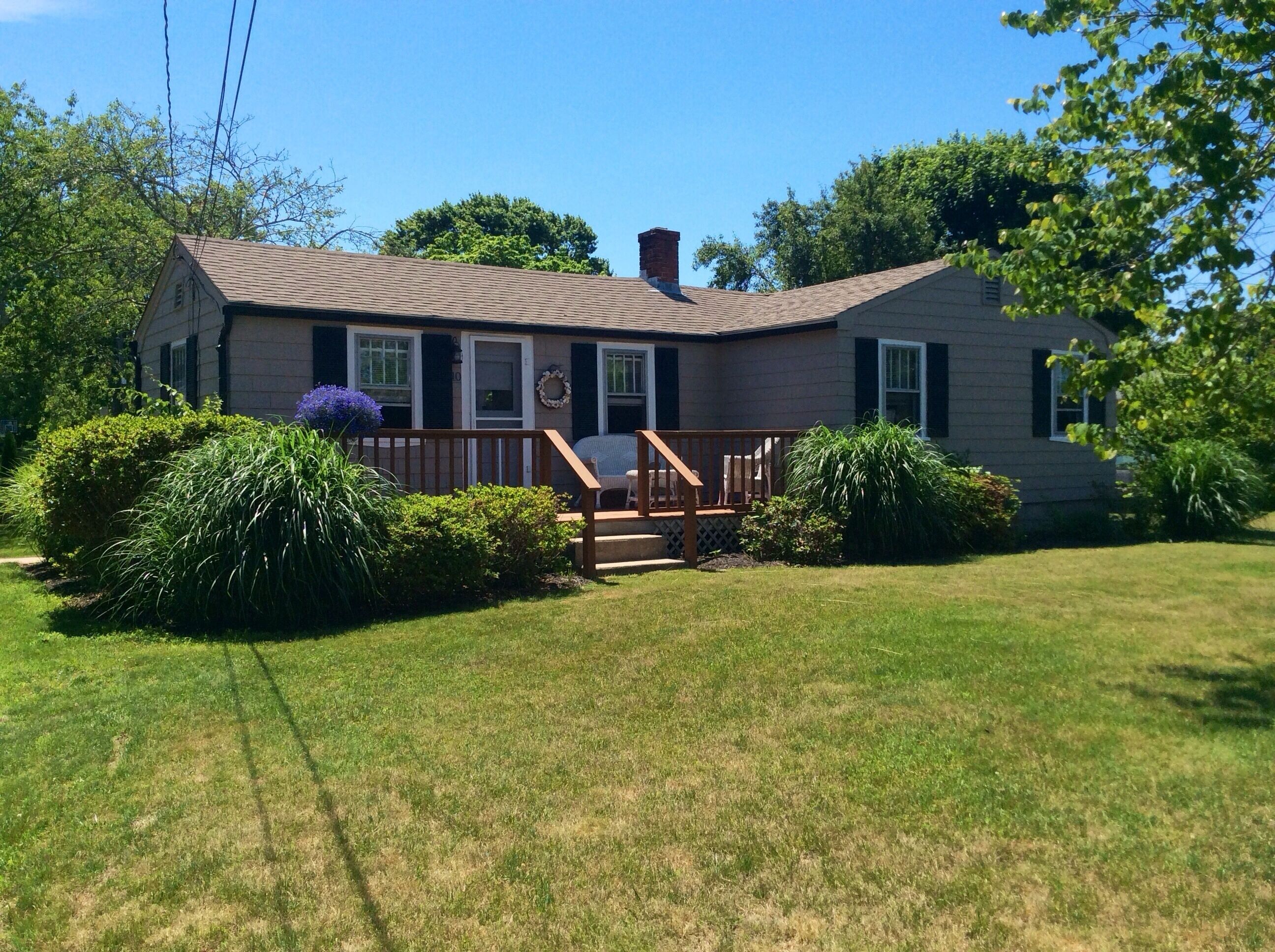 3 Bedroom 1 Bath With Central AC 1 Mile From East Matunuck Beach 