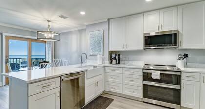 Oceanfront Fabulous Townhome: Your Coastal Escape Awaits!