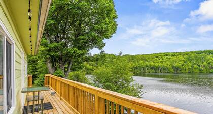 South Algonquin Lakefront 2 Bedroom Cottage on Walking/ATV/Snowmobile Trail