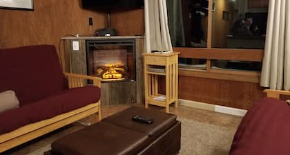 Paras tarjous vuorelle! Suuri näkemyksiä! Ski In Ski Out! Poreammeet! ! Takka