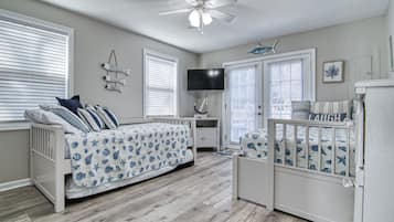 4 bedrooms, iron/ironing board, free WiFi, bed sheets