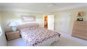 4 quartos, ferros/tábuas de passar roupa, acesso à internet