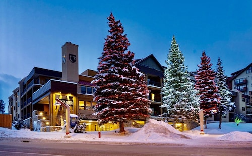 Gondola base -TOP FLOOR -2 bed / 2 bath. Perfect ski area base location 🎿 