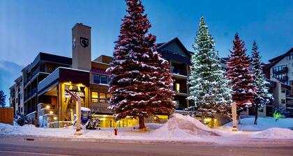 Gondola base -TOP FLOOR -2 bed / 2 bath. Perfect ski area base location 🎿