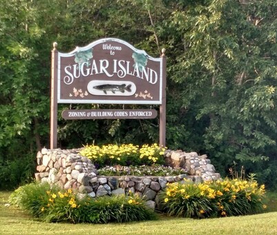Sugar Island-Waterfront propiedad con pontón (mayo-septiembre).  Abierto todo el año!  