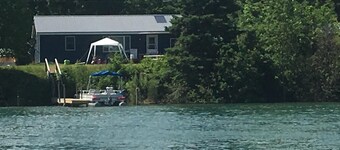 Sugar Island-Waterfront-hotellet med pontong (mai-september). Åpent hele året!