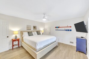 4 bedrooms, iron/ironing board, WiFi, bed sheets