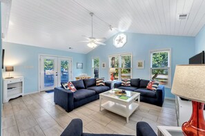 Televisión y chimenea 