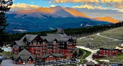 True Ski-In-Ski-Out 3 Bed-3 Bath Penthouse. Overlooks base of Peak 8. Sleeps 12