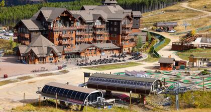 True Ski-In-Ski-Out 3 Bed-3 Bath Penthouse. Overlooks base of Peak 8. Sleeps 12