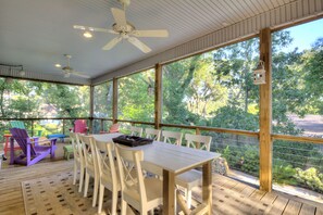 Outdoor dining - Beautiful Beach House +Pool Near Village, Beach, Try a Peloton! (Saint Simons Island)