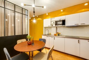 Fridge, microwave, oven, stovetop - VAUGIRARD Saint-Germain-des-Prés , 77 m2 - 3 Bedrooms - 6 Guests (Paris)