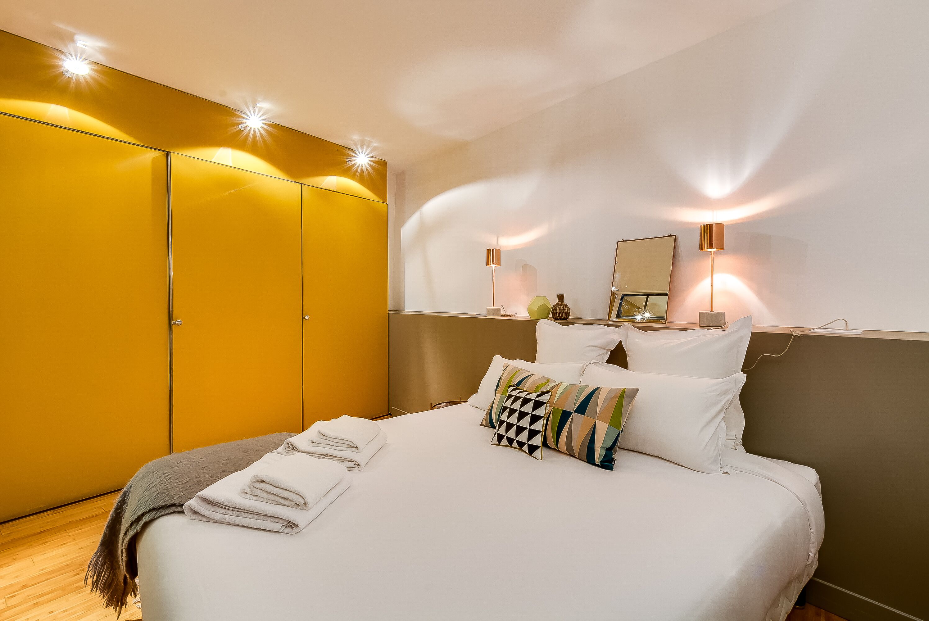 3 bedrooms, soundproofing, iron/ironing board, Internet