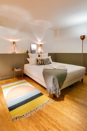 3 bedrooms, soundproofing, iron/ironing board, Internet