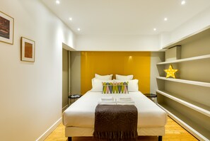 3 bedrooms, soundproofing, iron/ironing board, Internet