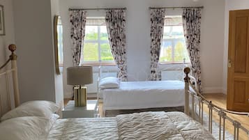 5 bedrooms, desk, iron/ironing board, free WiFi