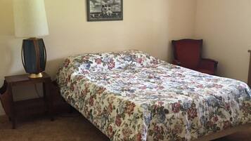3 bedrooms, travel cot, free WiFi, bed sheets