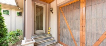 Ultimate Luxury Carriage House Gated Community South AVL = Close to everything!