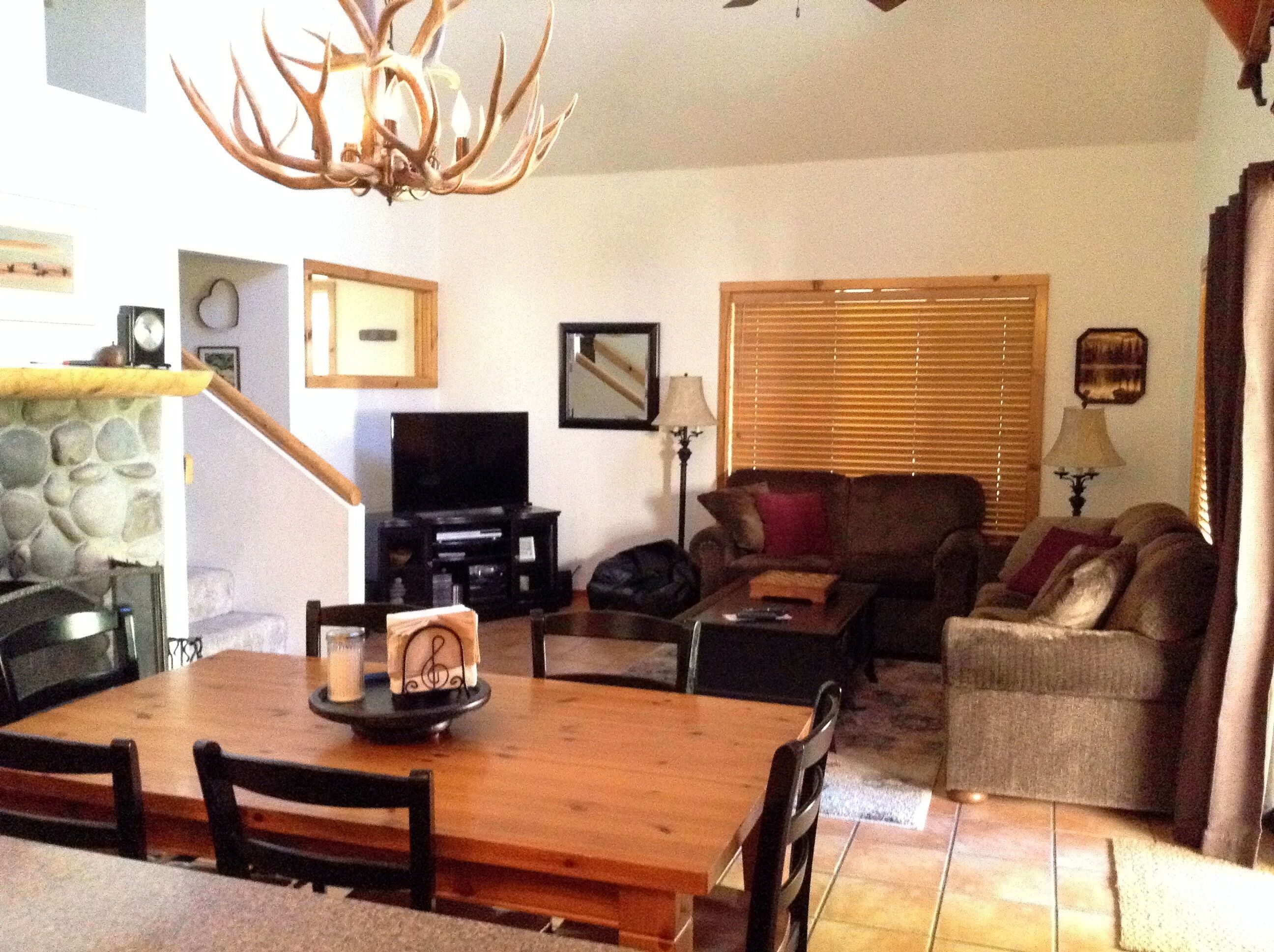 Smart TV, fireplace, DVD player, ping pong
