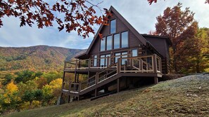 Exterior - Secluded Cozy Cabin with Mountain Views, near Pigeon Forge, Gatlinburg, Hot Tub (Sevierville)
