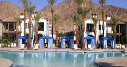 Perfecto verano escondite! $ 165 por noche, lado de la piscina y una impresionante vista a la montaña!