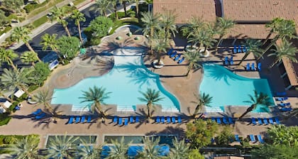 Spring is a fabulous time to head to La Quinta! Check out this 3bd/b villa!