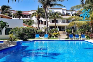 حمّام سباحة خارجي