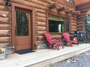 Terrace/patio - Cabin1 - A beautiful log cabin in the heart of the Canadian Rocky Mountains (Nordegg)