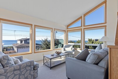 Beautiful Ocean View - Easy Beach Access