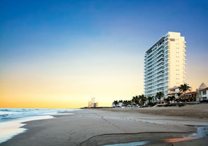 Beach nearby, sun loungers, beach towels