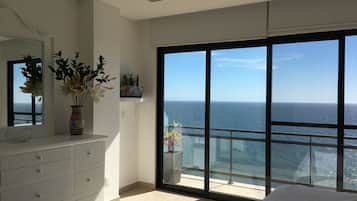 3 sovrum, skrivbord, strykjÀrn/strykbrÀda och wi-fi