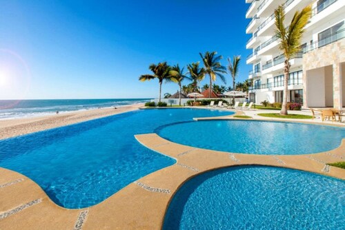 Stunning Oceanfront Pearl Tower Condo - Pool, Gym &  Sunsets - 3 beds/4baths