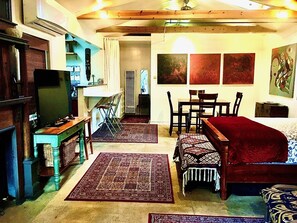 2 bedrooms, desk, iron/ironing board, free WiFi