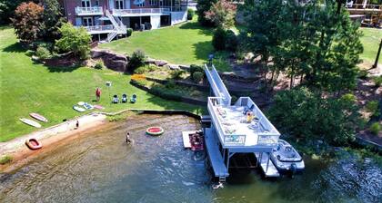 3,500 sq ft MAIN LAKE - deep water, boat house, hot tub & beach!
