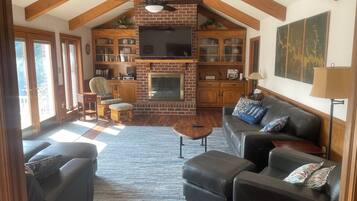 Smart-TV, Kamin, Videospiele, DVD-Player