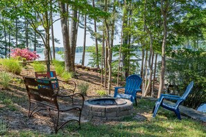 Property grounds - 3,500 sq ft MAIN LAKE - deep water, boat house, hot tub & beach! (Henrico)