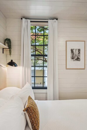 4 عدّة غرف نوم ومكواة/لوح كي وسرير سفر وواي فاي