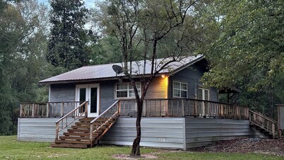 Camp House on Red Creek - Uncle Ralph’s Cabin Rentals - PRIVATE BEACH
