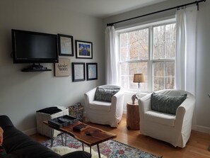 Smart-TV, DVD-Player, Bücher