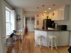 ثلاجة، ميكروويف، فرن، غسالة أطباق