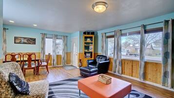 Smart TV, books, video library, stereo