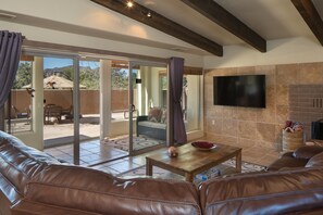 Smart TV, fireplace