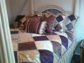5 bedrooms, iron/ironing board, WiFi, bed sheets - Gorgeous Glendale Home Sleeps 10 Pool, Hot Tub, (Glendale)