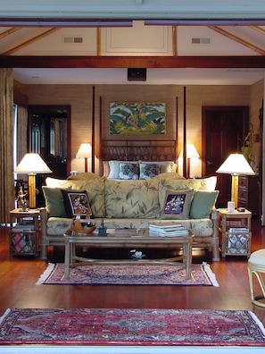 Living area - The Bali House - a tropical paradise in North Carolina! (Wilmington)