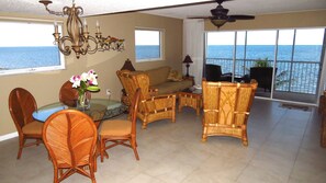 Smart TV, books - Outstanding Oceanfront Condo On The Beach With A Pool!! (Marathon)