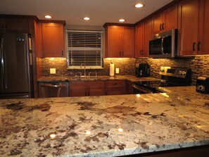 Fridge, microwave, oven, stovetop - Outstanding Oceanfront Condo On The Beach With A Pool!! (Marathon)